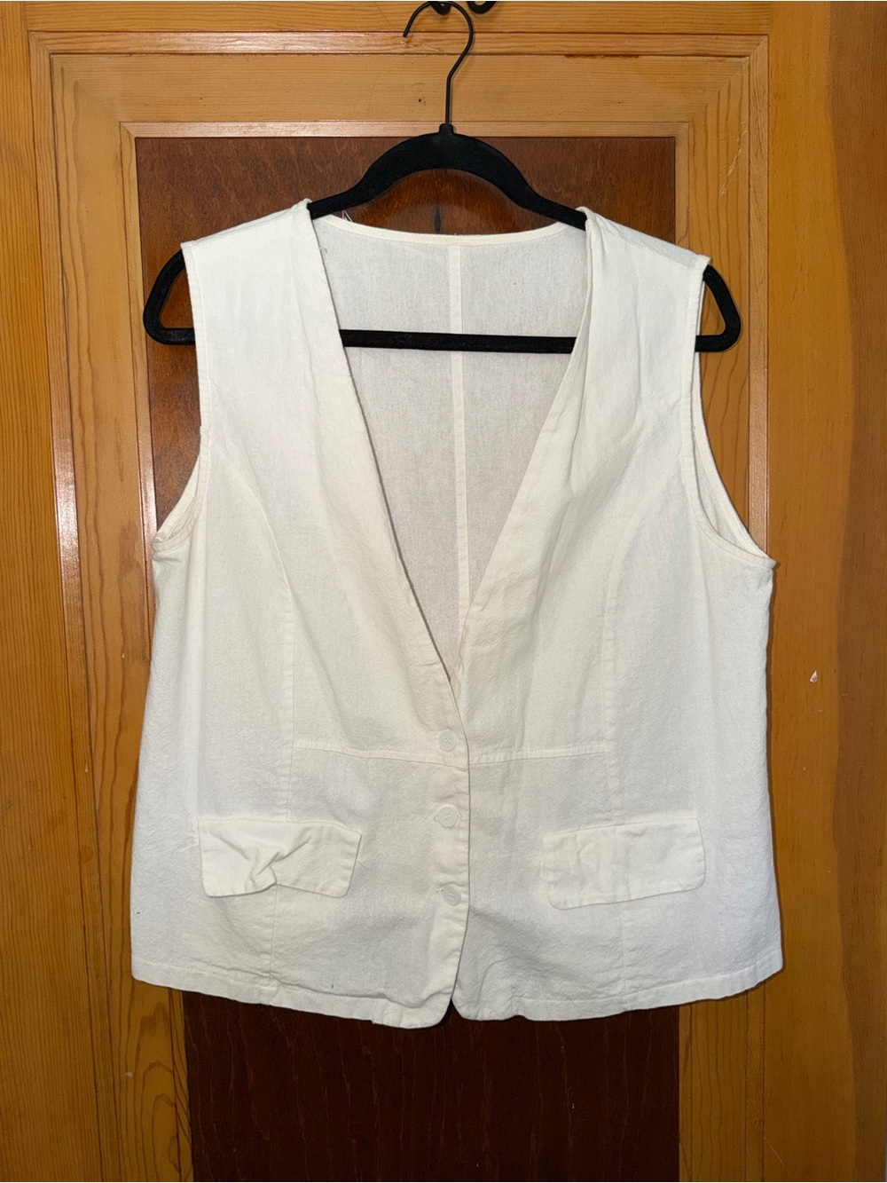 Amazon White Sleeveless V-Neck Button Vest